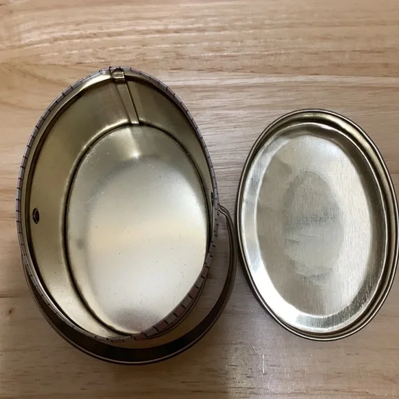 Small Easter tins with lids and handles. bunnies, Van Duyn chocolates. - Picture 15 of 16